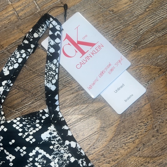 Calvin Klein CK ONE BLACK RATTLE SNAKE BRALETTE- Brand New With Tags - Picture 6 of 8
